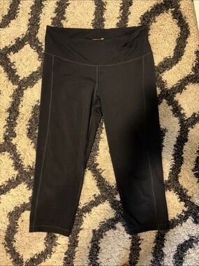 3/$20! Women’s medium Black Capri Leggings Active by Old Navy leggings capri